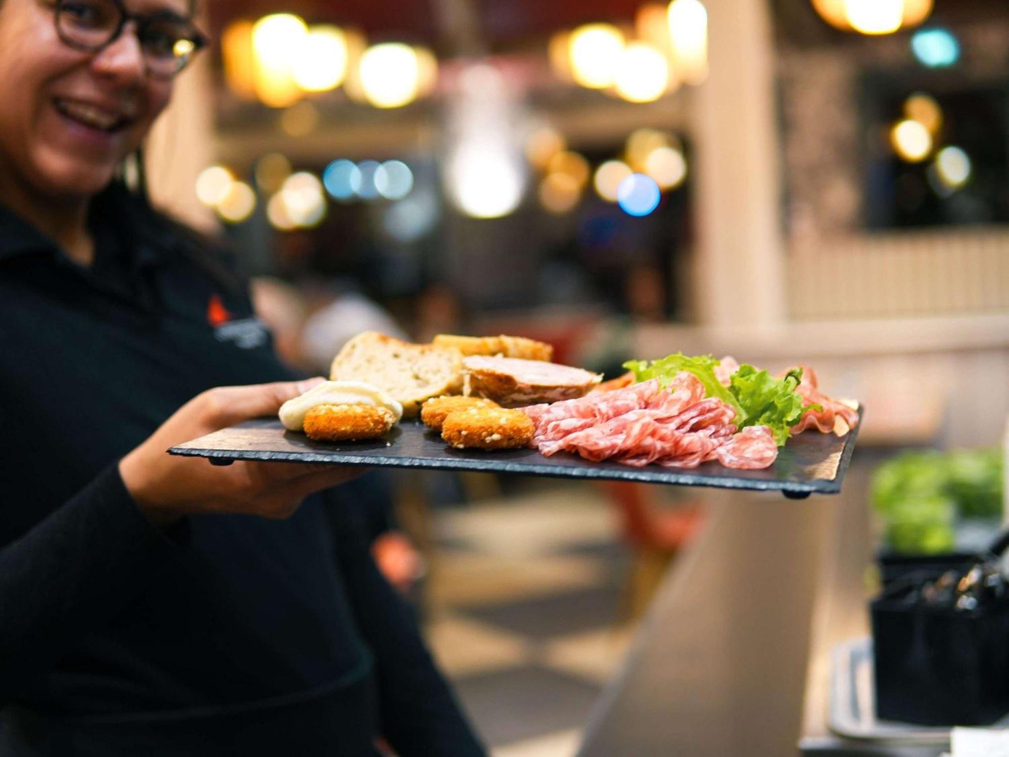 Ibis Caen Porte De Bretagne Bretteville-sur-Odon Екстериор снимка