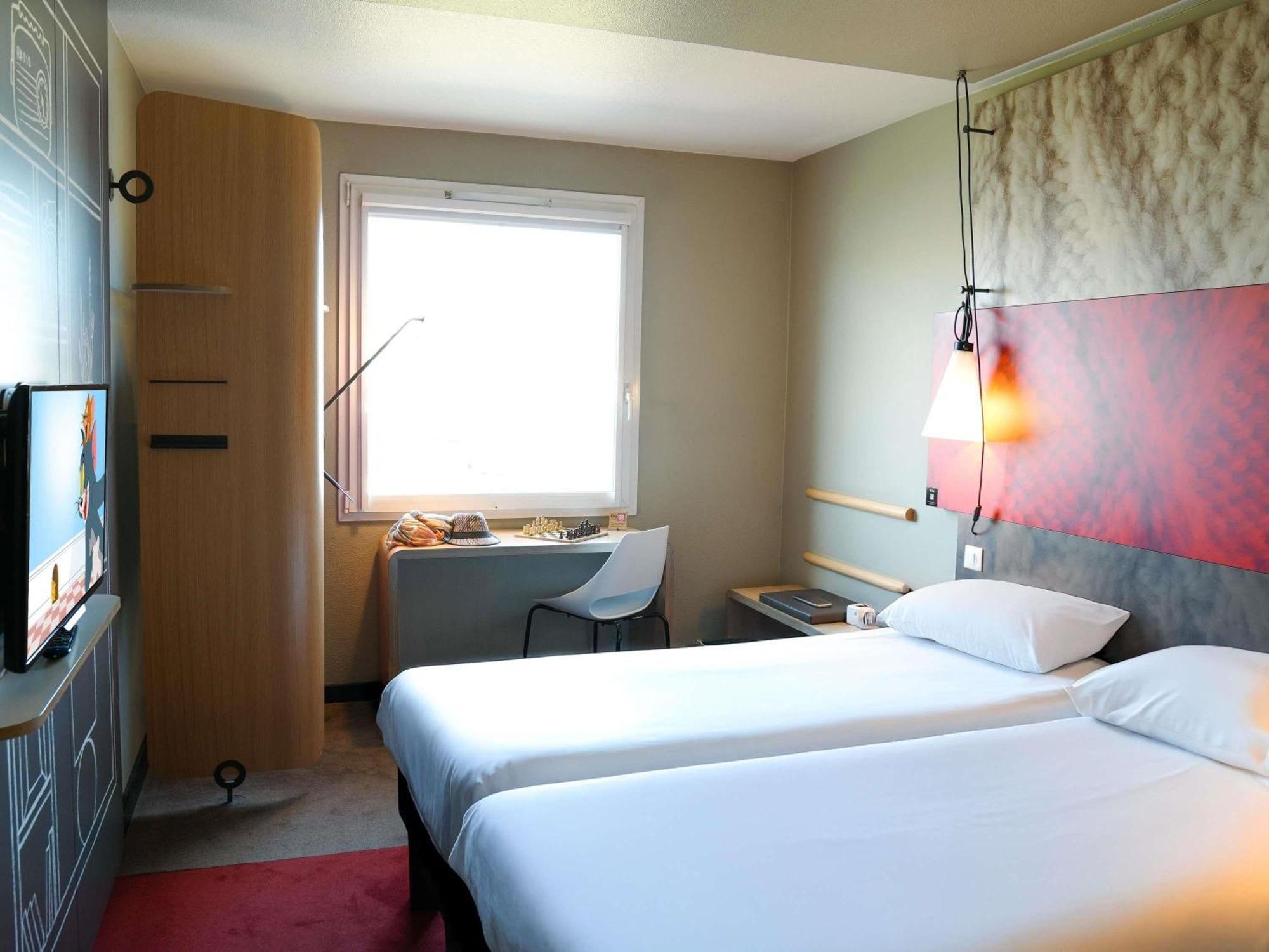 Ibis Caen Porte De Bretagne Bretteville-sur-Odon Екстериор снимка